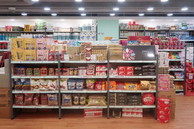 萌宠驾到！二手日用百货巧变新春萌宠主题装置